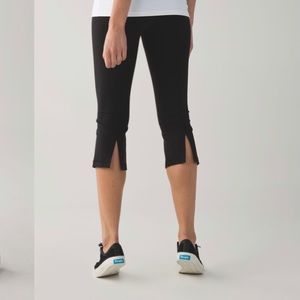 Lululemon ‘Gather & Crow Crop II’ leggings NWOT
